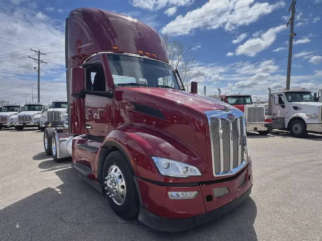 2022 Peterbilt 579 image 3