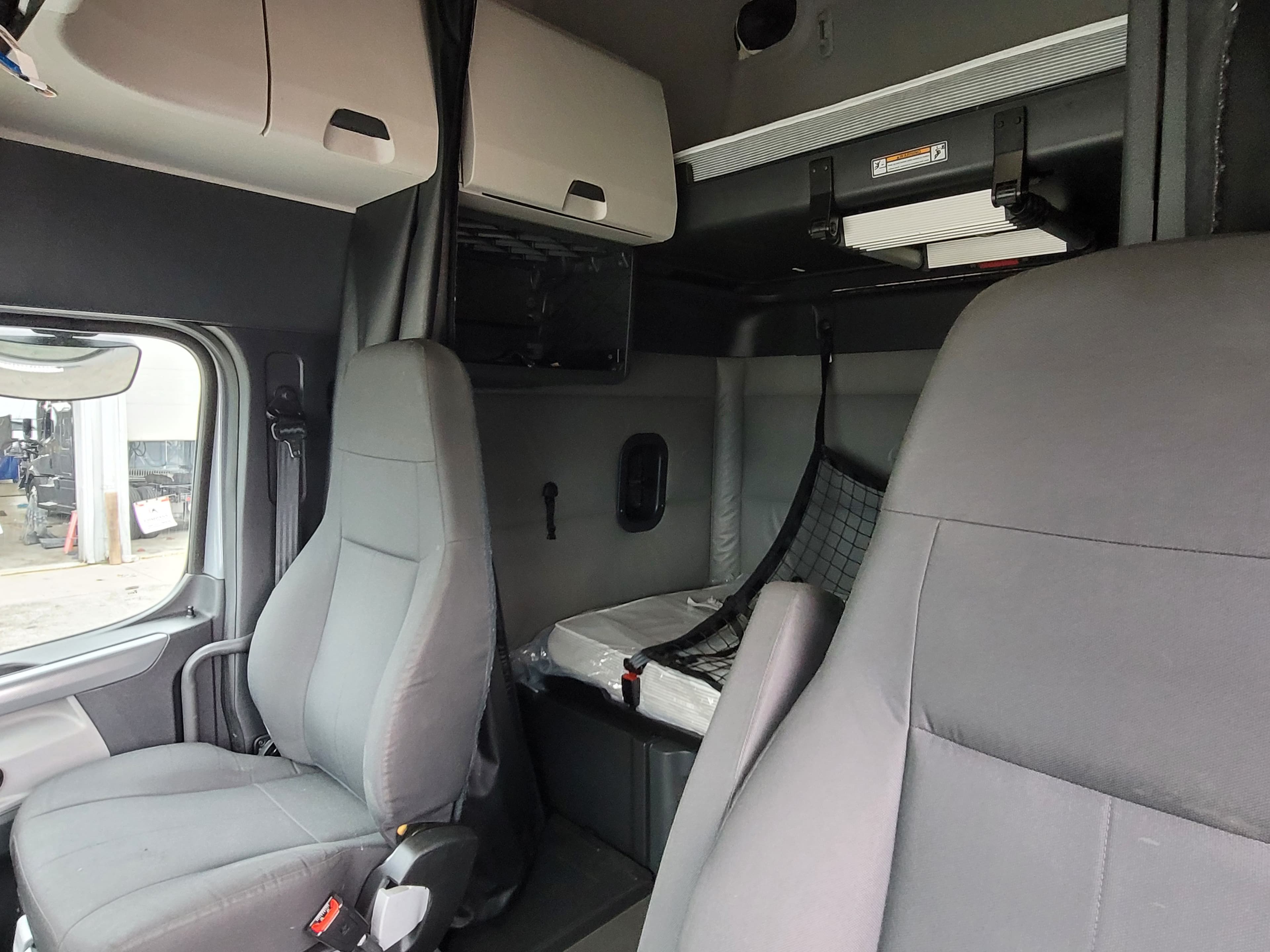 2022 Freightliner Cascadia 126 image 8