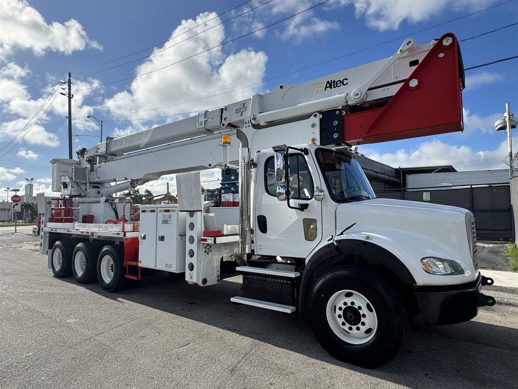 2015 Freightliner M2-112 image 19