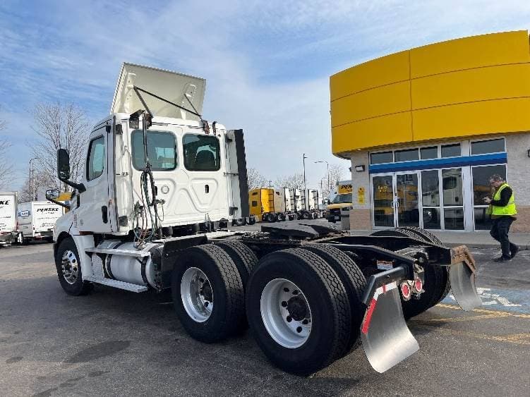 2019 Freightliner Cascadia image 5