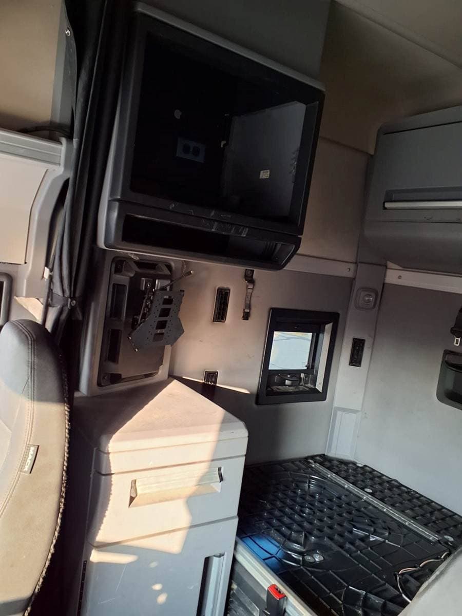 2020 Mack Anthem 64T Sleeper Semi Truck - 72" Condo Sleeper, 445HP, 12 Speed Automatic image 13