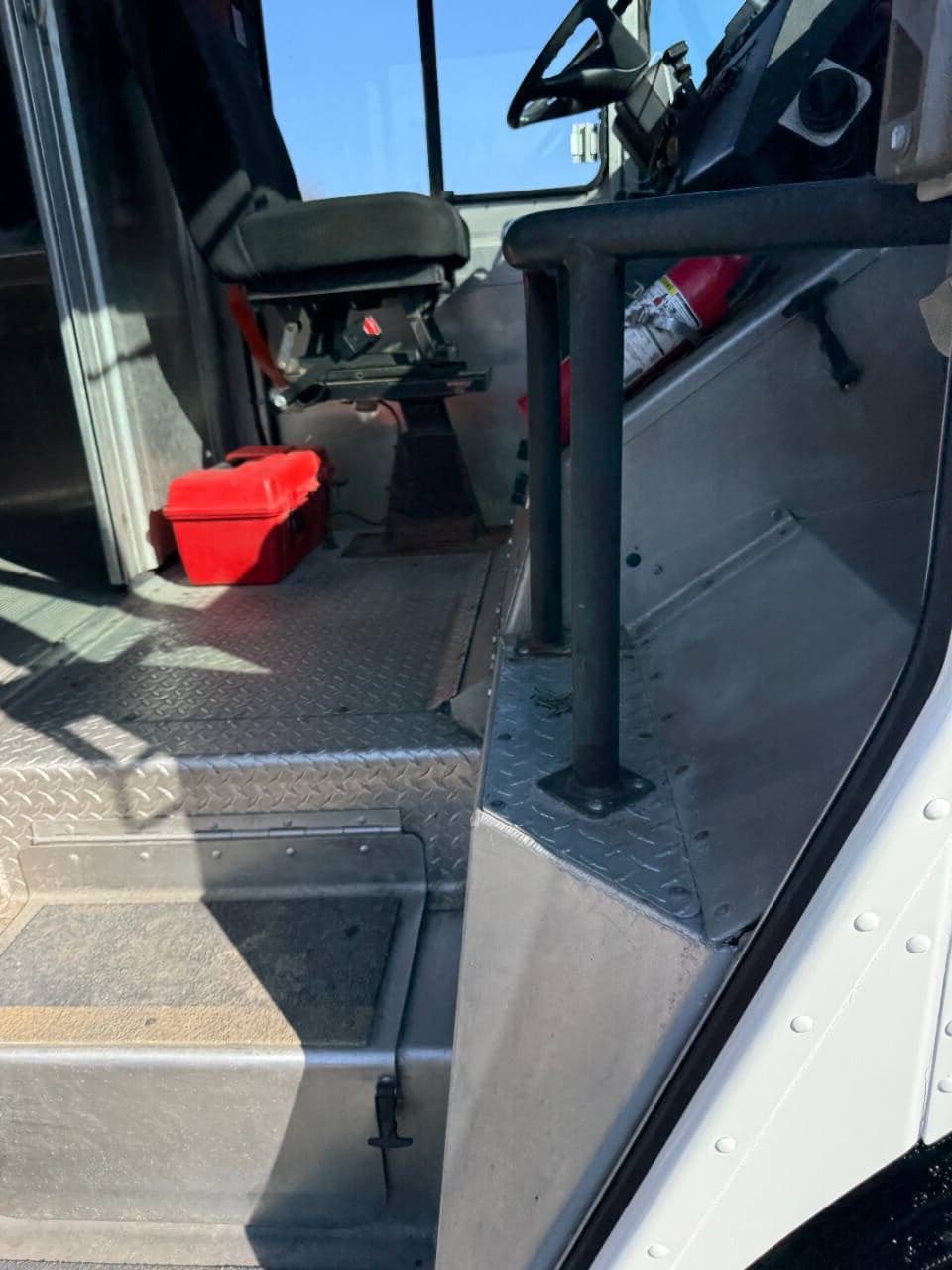 2021 Freightliner MT45 image 12