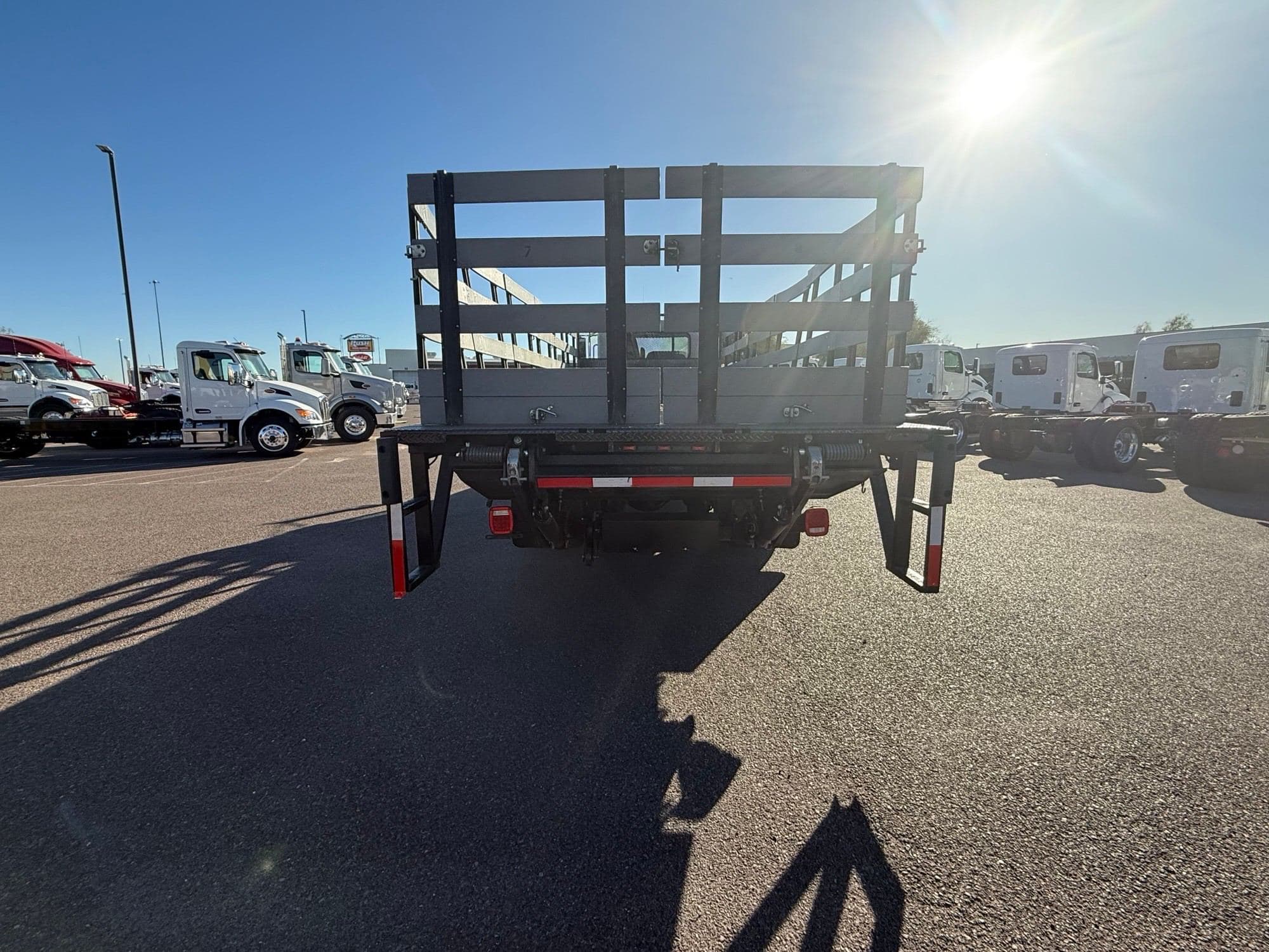 2020 Peterbilt 330 image 4