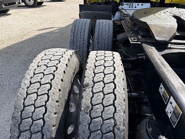 2022 Peterbilt 579 image 18