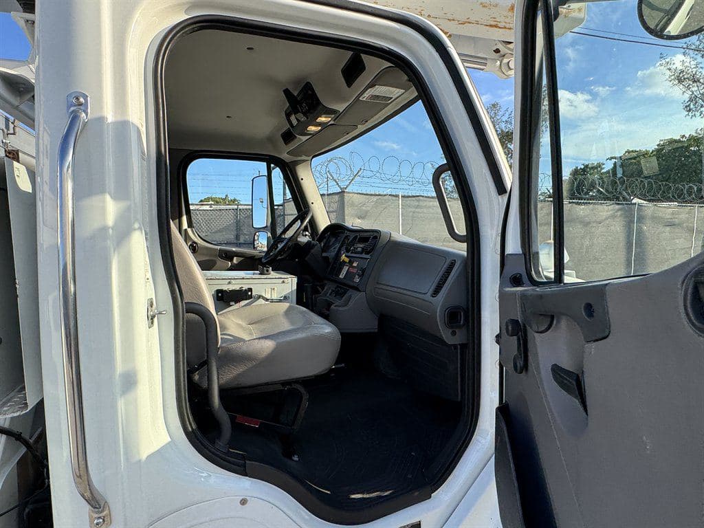 2015 Freightliner M2 106 image 52