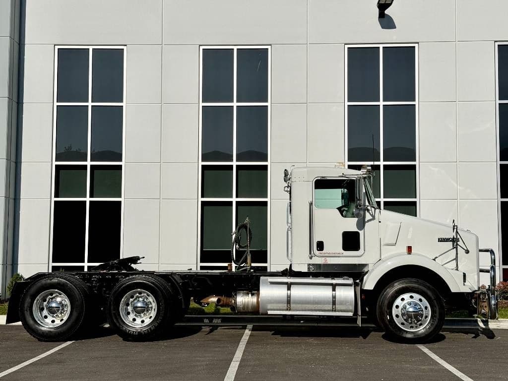 2020 Kenworth T8 Series image 3