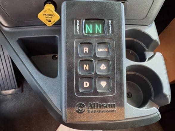 2025 Kenworth T880 image 24