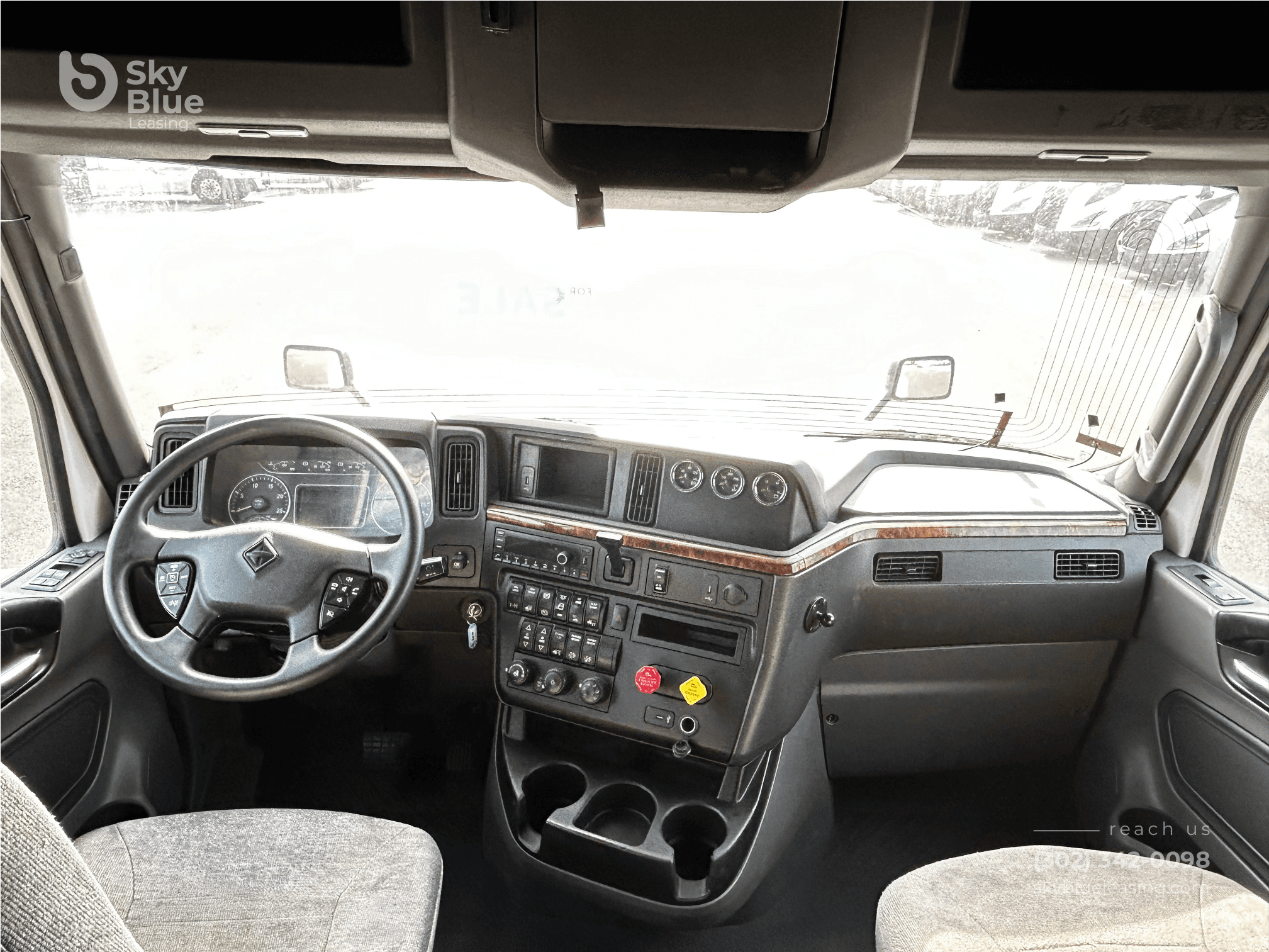 2022 International LT625 image 10