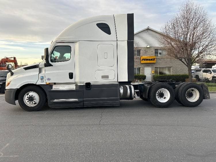 2023 Freightliner Cascadia 126 image 2