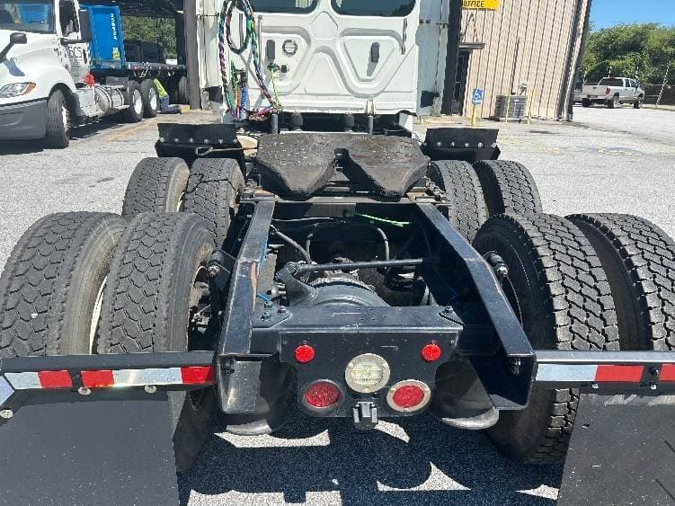 2018 Freightliner Cascadia image 10