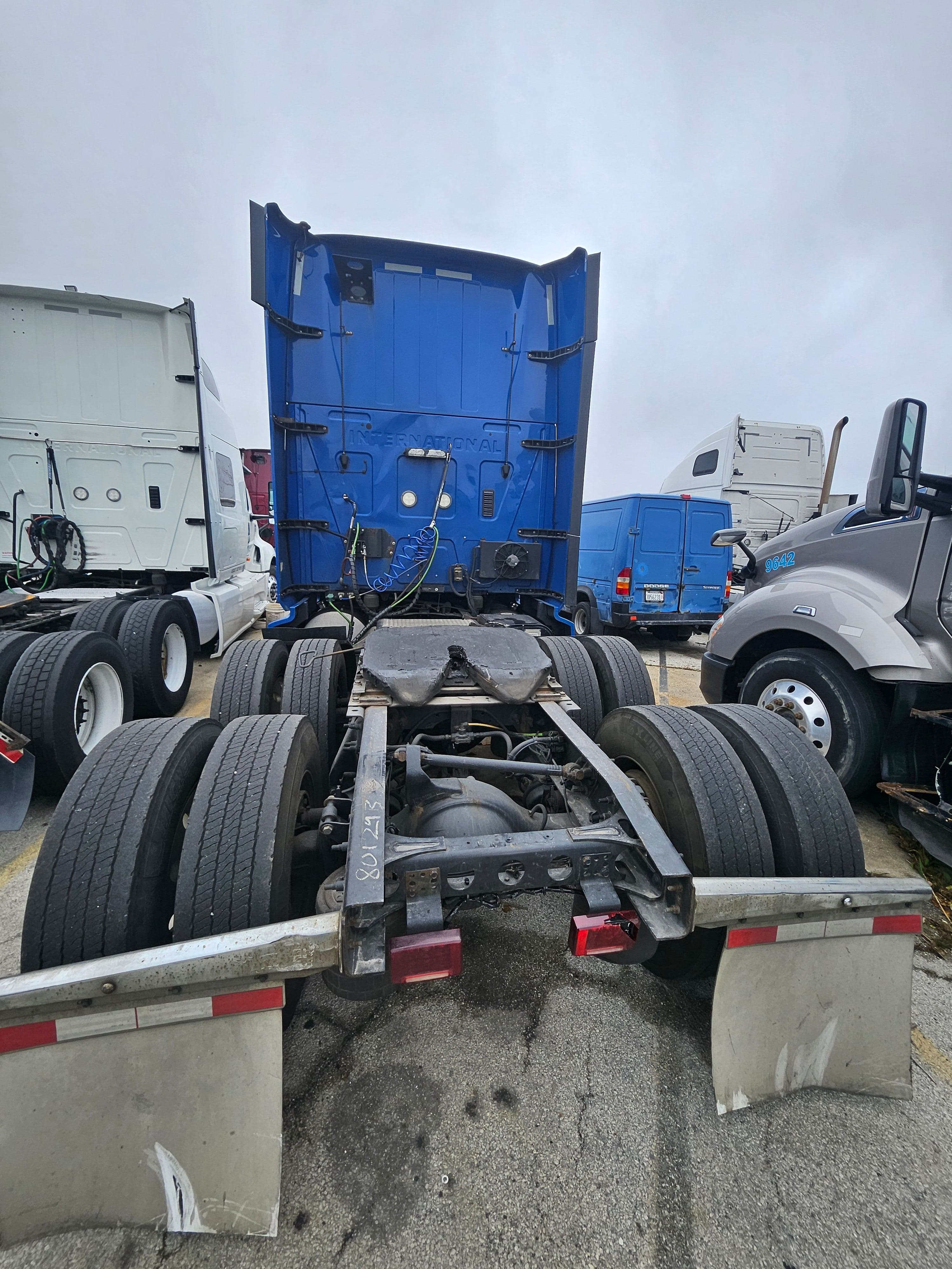 2020 International LT625 image 1