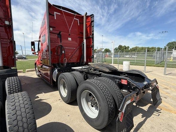 2023 Volvo VNL64T760 image 7