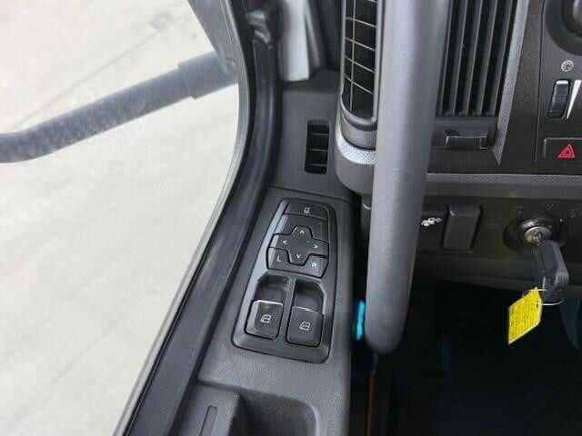 2020 Volvo VNR image 10