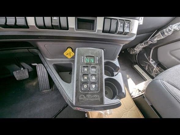 2025 Kenworth T880 image 29