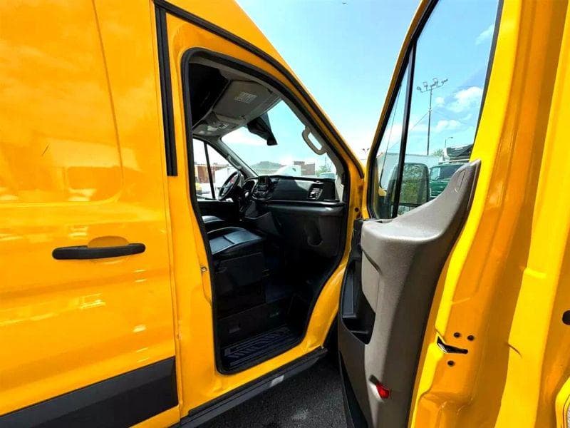 2020 Ford CF8000 image 11