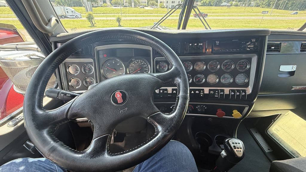 Used 2021 KENWORTH W900L image 15