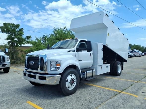 2027 Ford F750 SD image 2