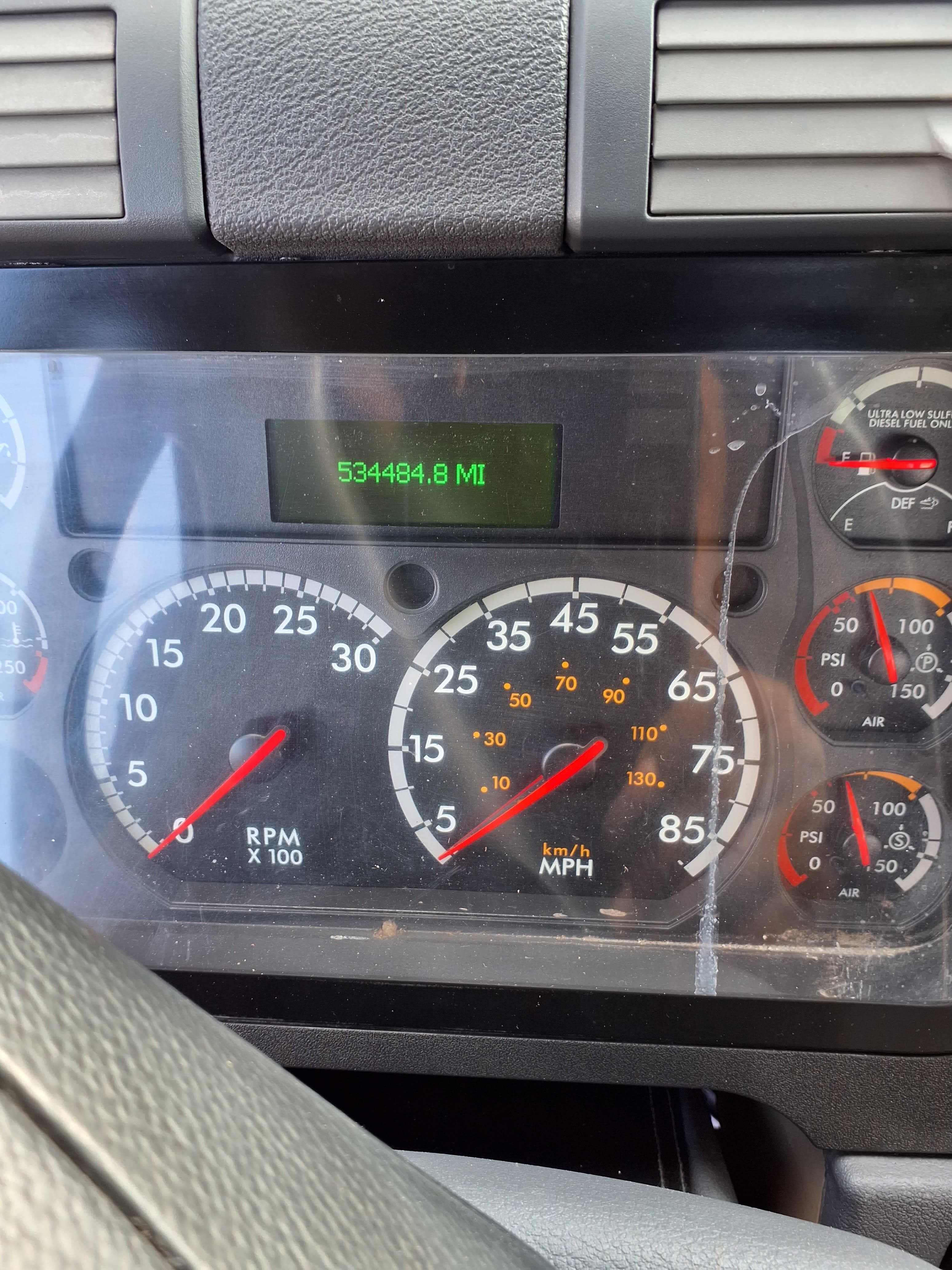 Used 2018 FREIGHTLINER/MERCEDES Conventional - Day Cab - CASCADIA 125 For Sale image 2