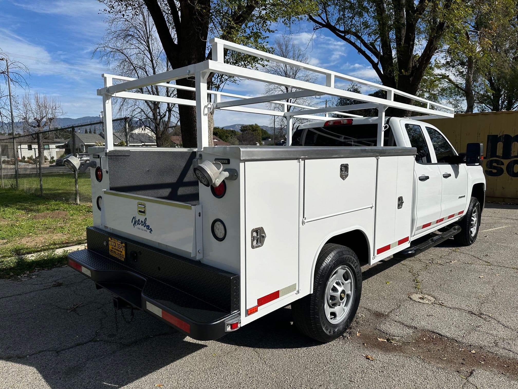 2018 CHEVROLET SILVERADO 2500HD Crew Cab Service Truck 13506 image 4