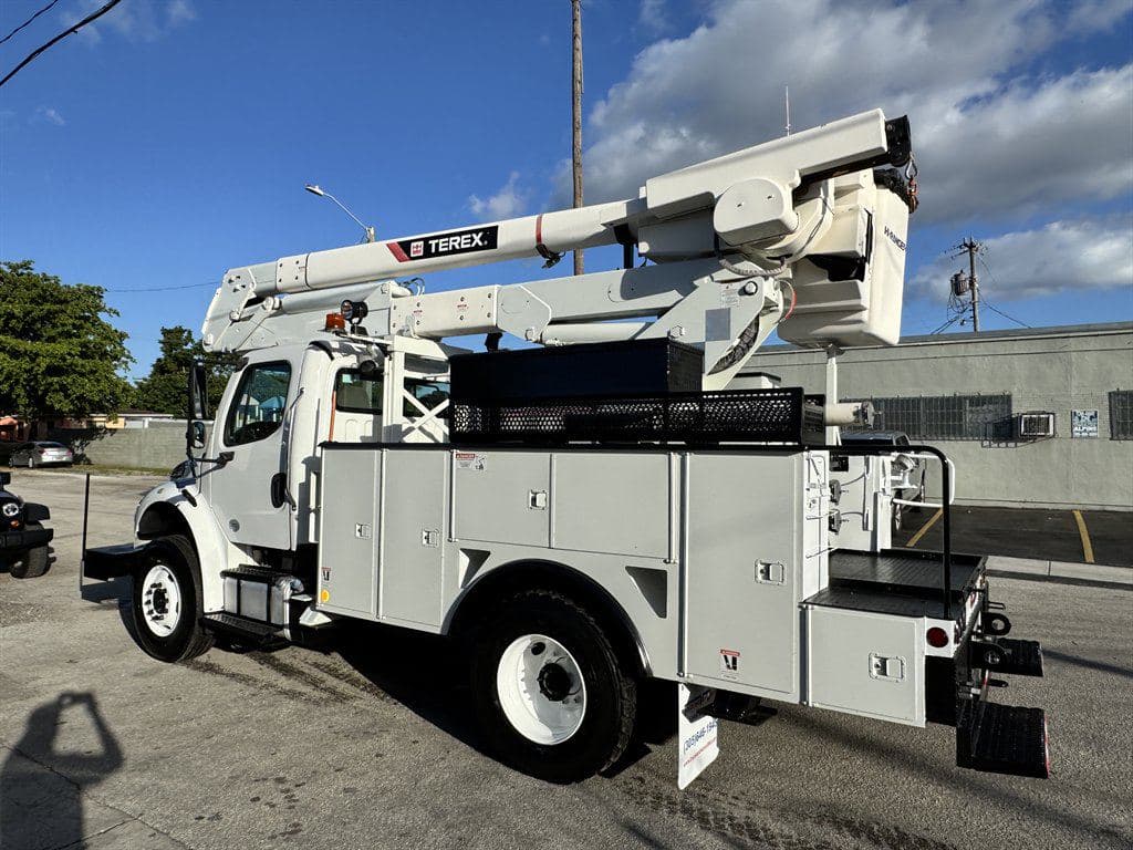 2015 Freightliner M2 106 image 10