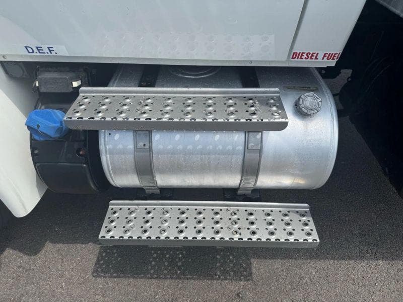 2017 International 4300 image 24