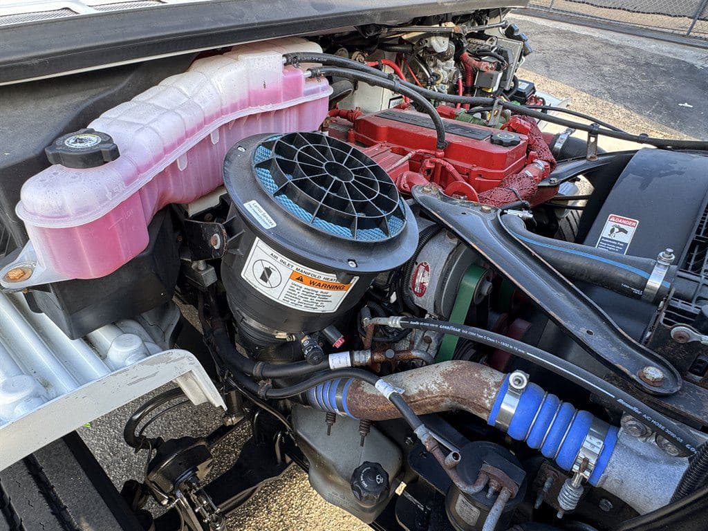 2015 Freightliner M2 106 image 40