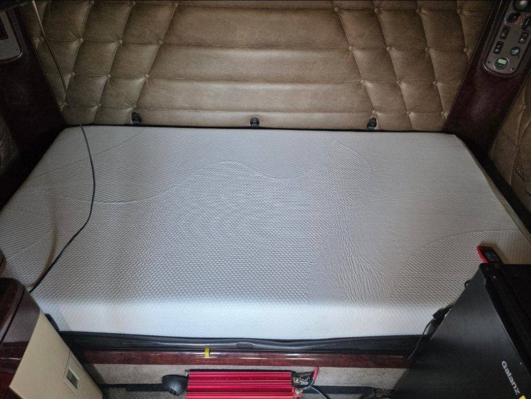 2018 Freightliner Coronado SD122 image 4