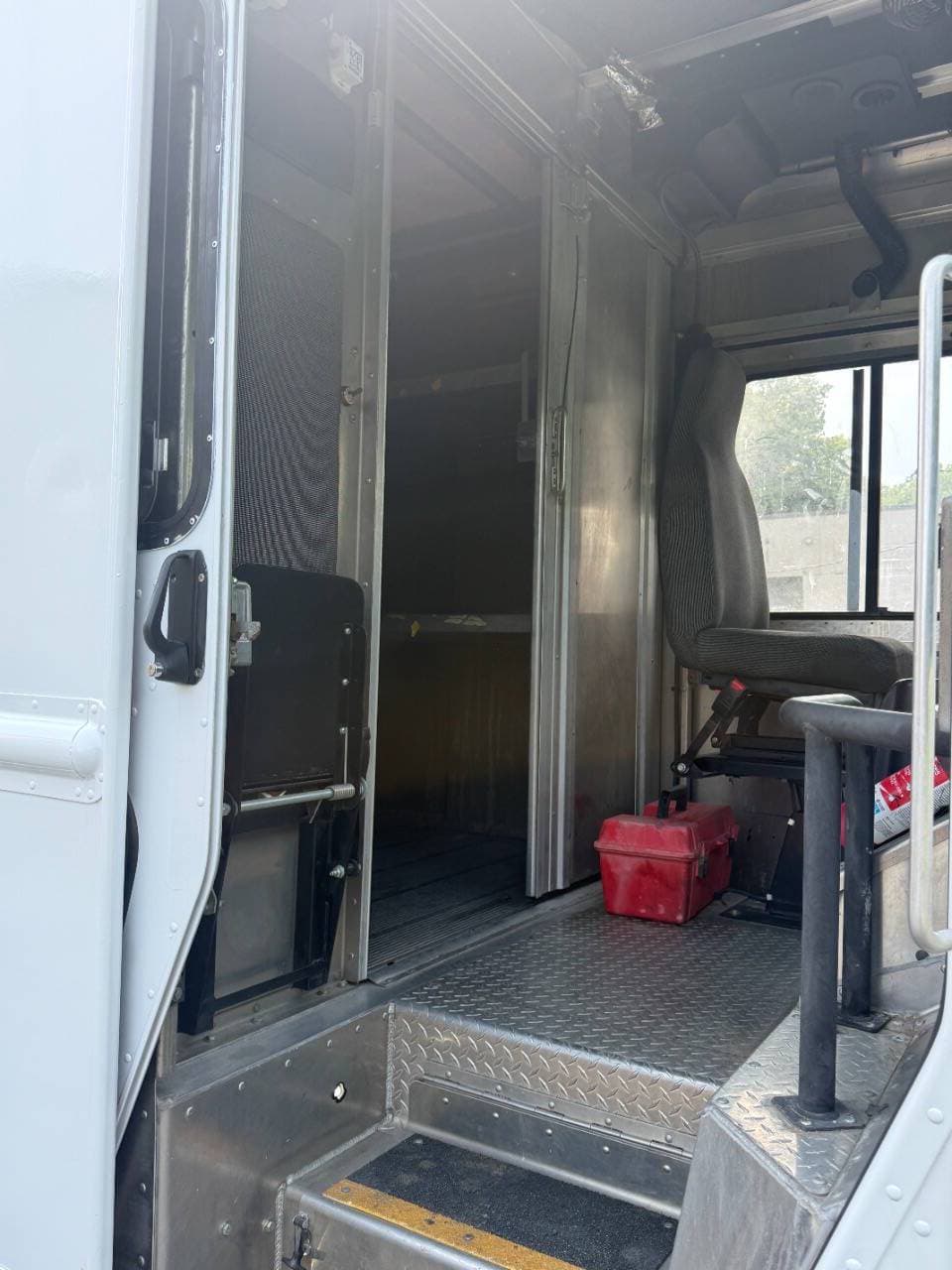 2020 Freightliner MT45 image 13