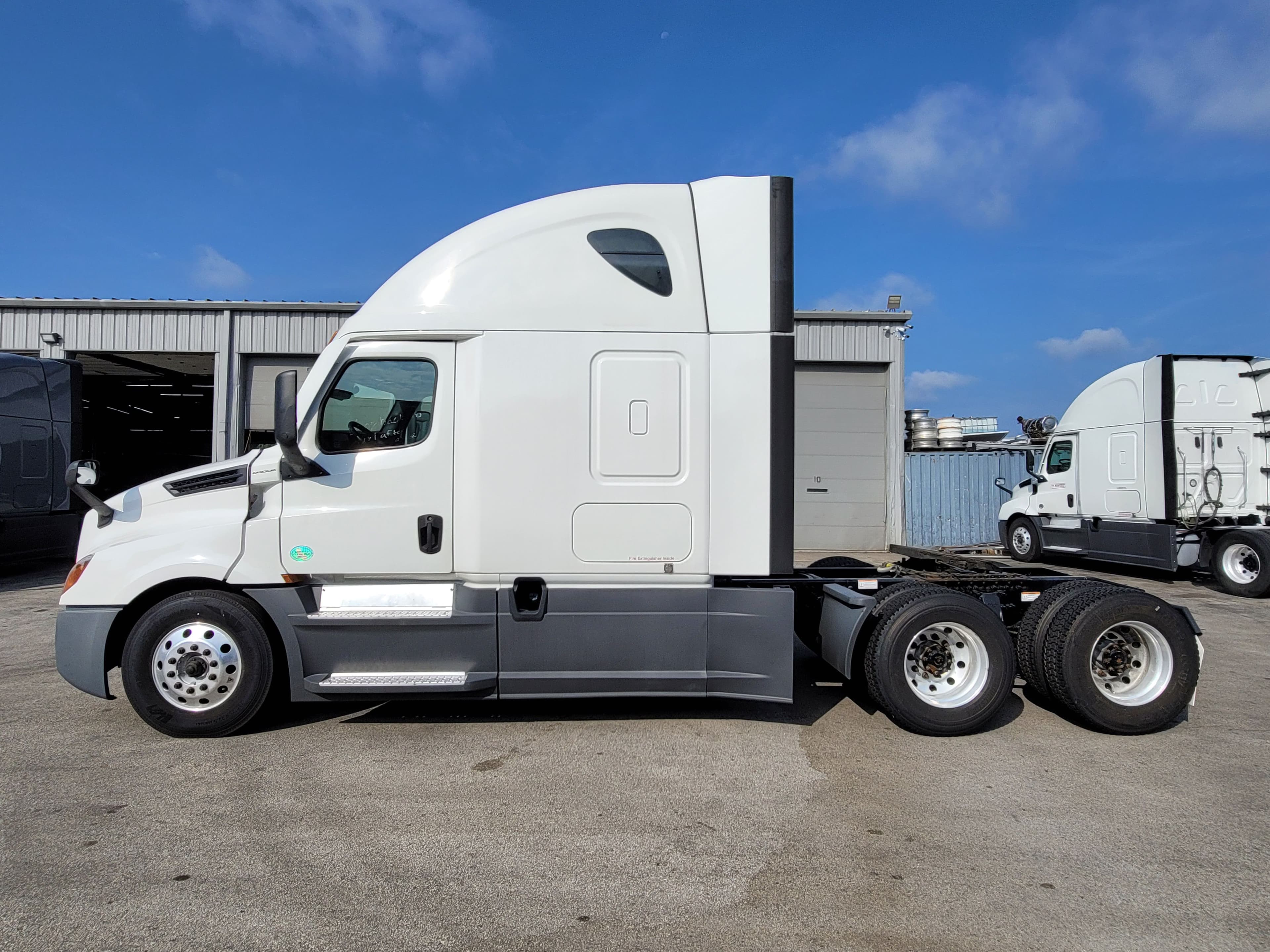 2022 Freightliner Cascadia 126 image 2