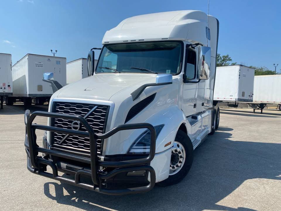 2024 Volvo VNL image 2