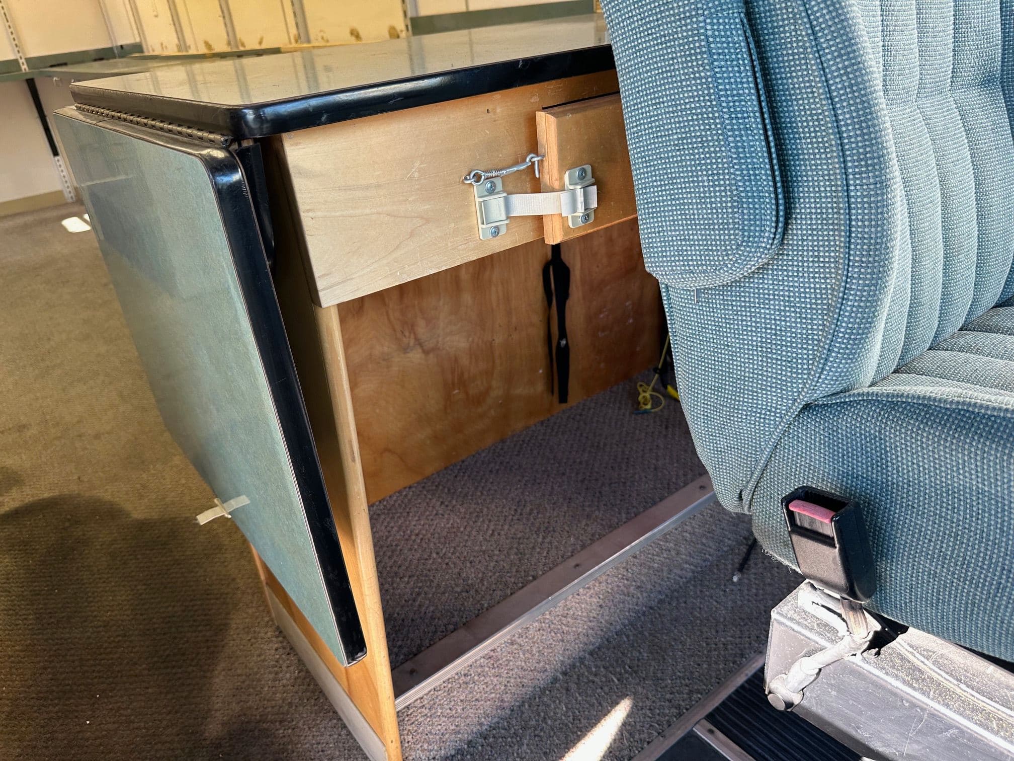 2002 WORKHORSE Step Van with Handicap Lift image 38