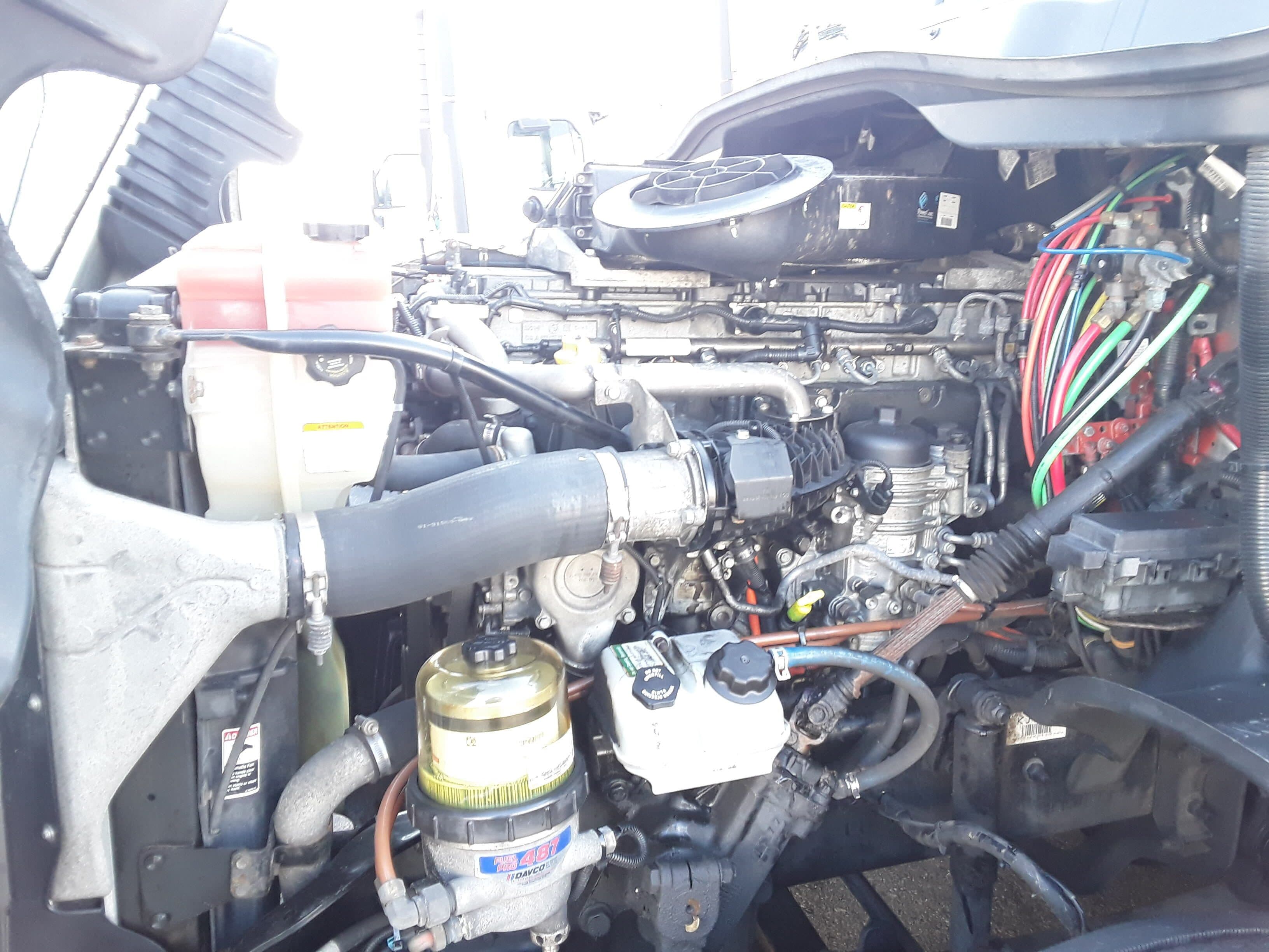 Used 2019 FREIGHTLINER/MERCEDES Conventional - Day Cab - CASCADIA 125  image 9