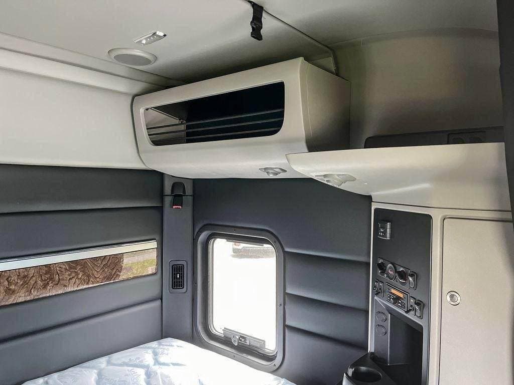 2025 Peterbilt 589 image 18