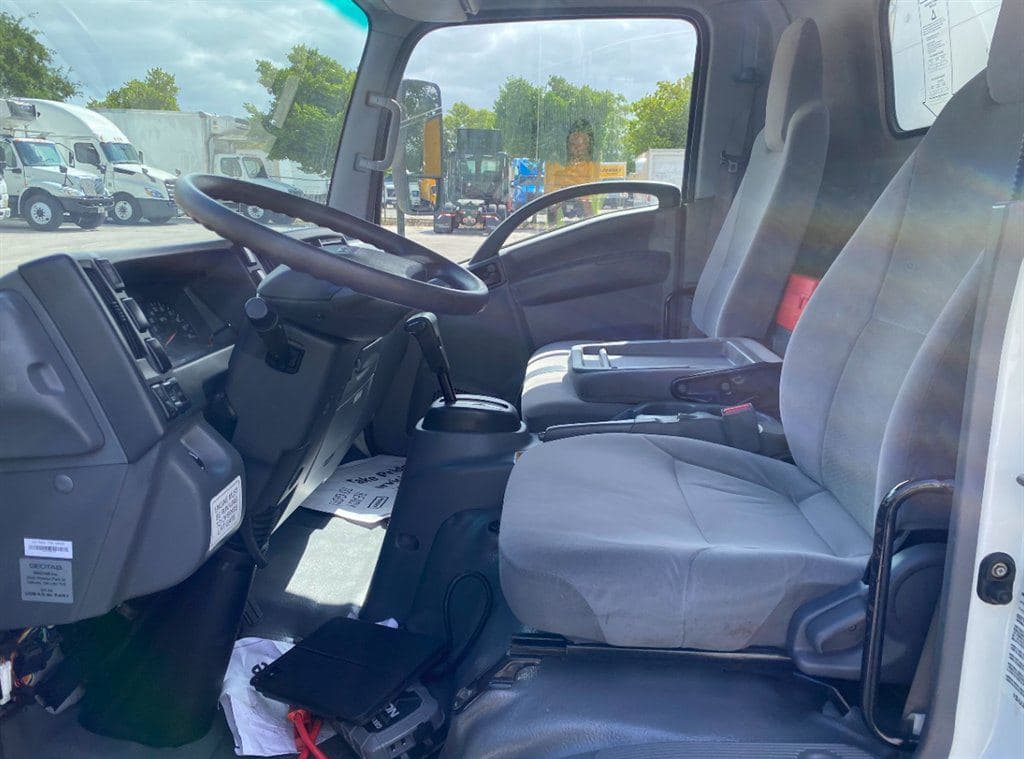 2020 Isuzu NPR EFI image 7
