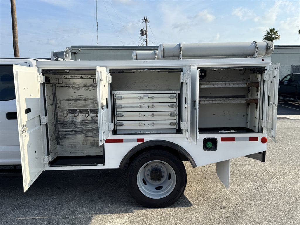 2018 Ford F550 image 25
