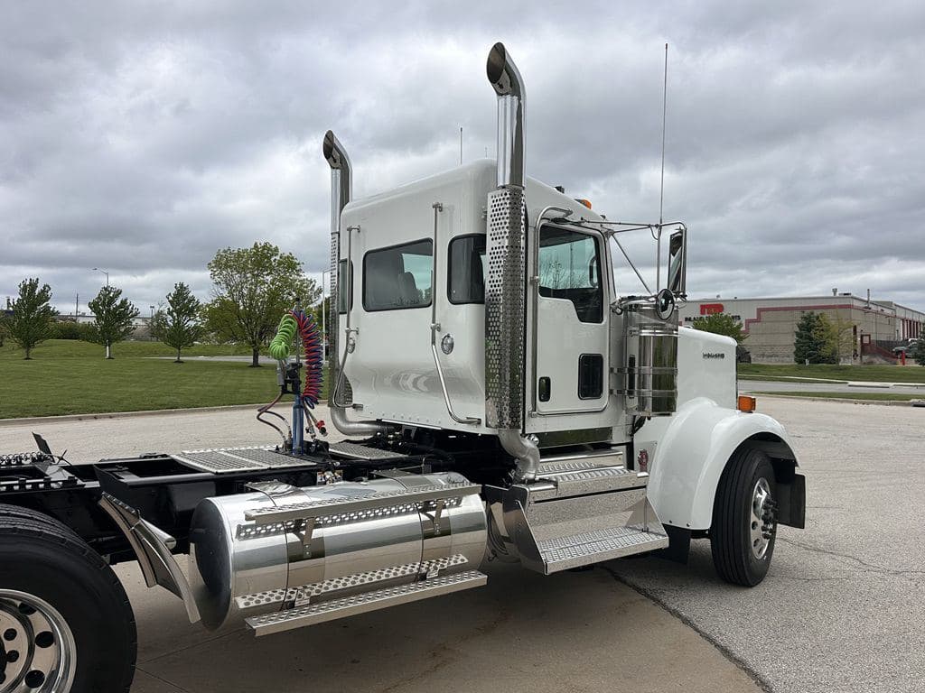 New 2027 KENWORTH W900L image 11