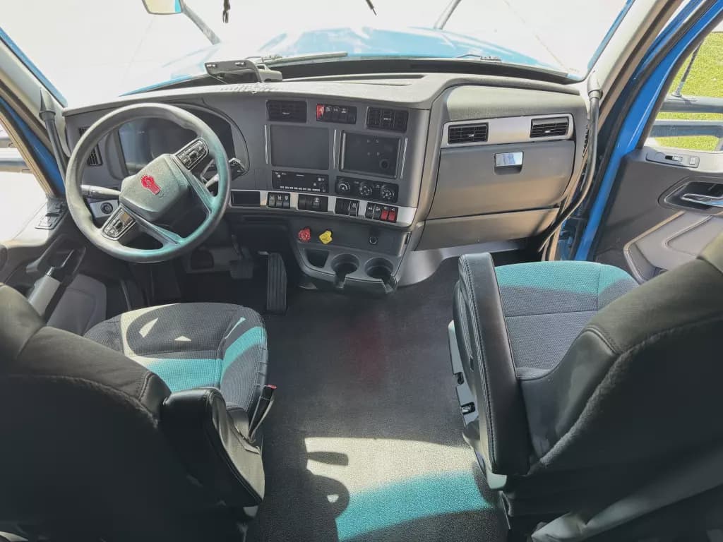 2022 Kenworth T680 image 5