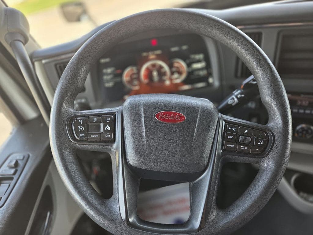 Used 2023 PETERBILT 579 image 12