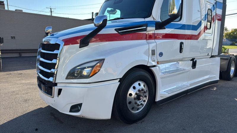 2021 Freightliner Cascadia image 4