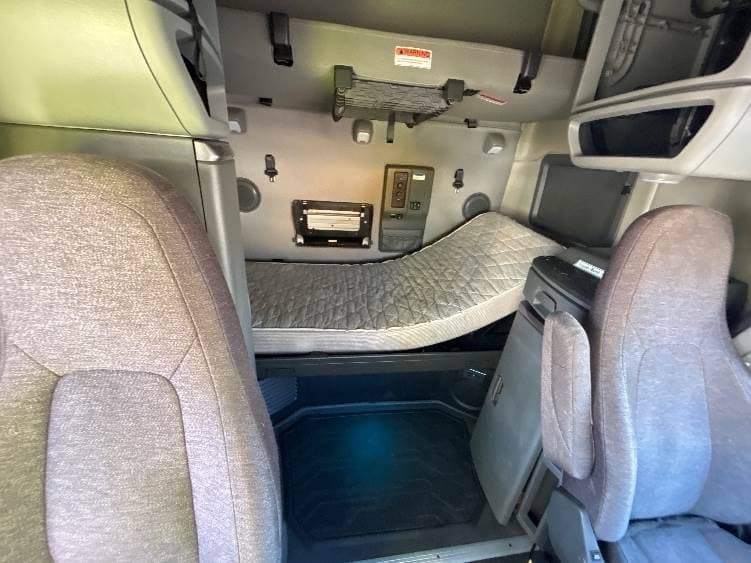 2022 Volvo VNL image 13