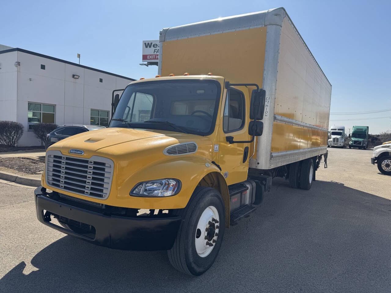 2019 Freightliner M2 106 image 4