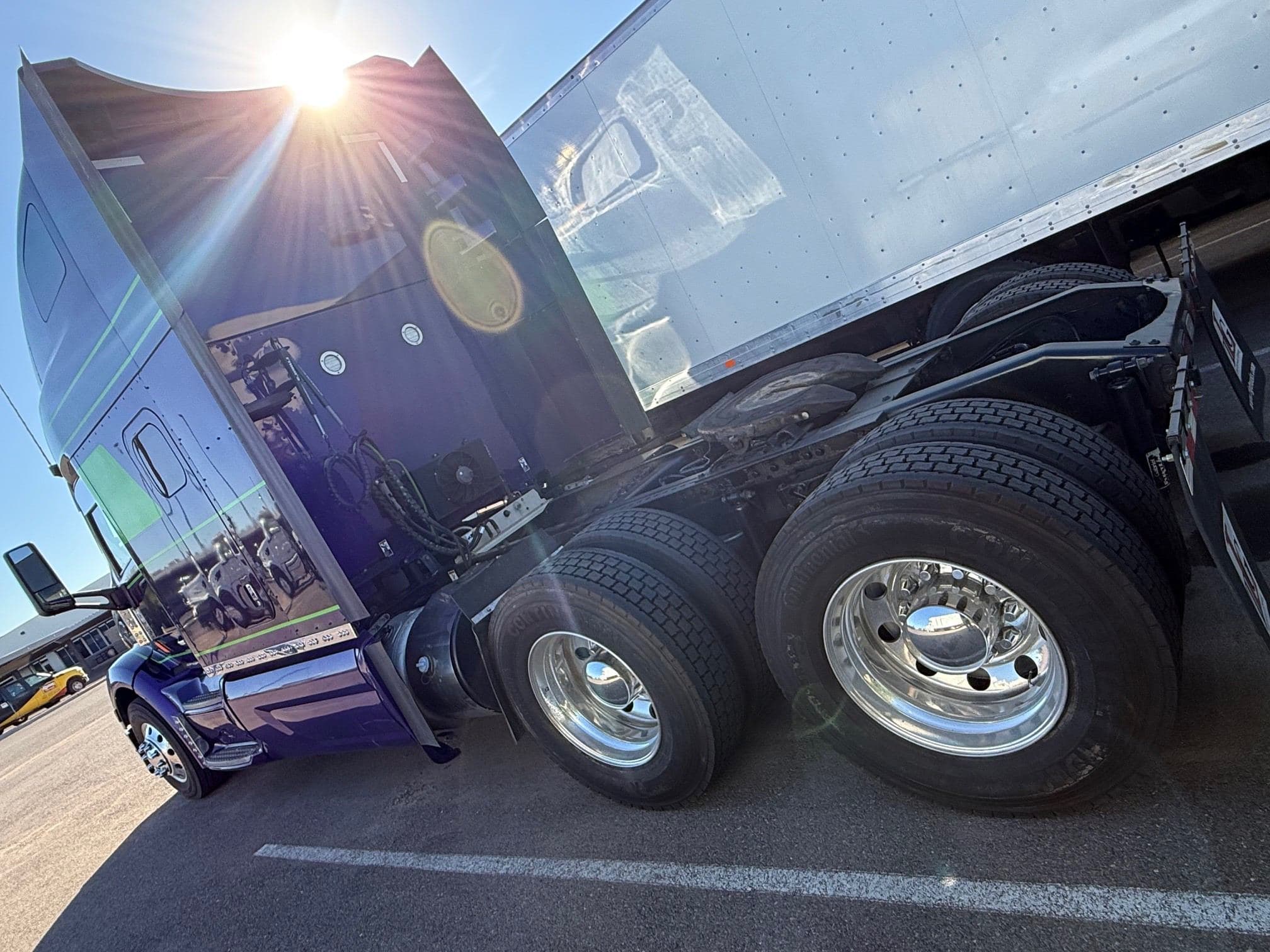 2020 Peterbilt 579 image 2