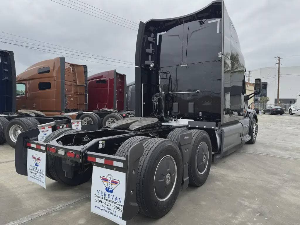 2022 Peterbilt 579 image 3