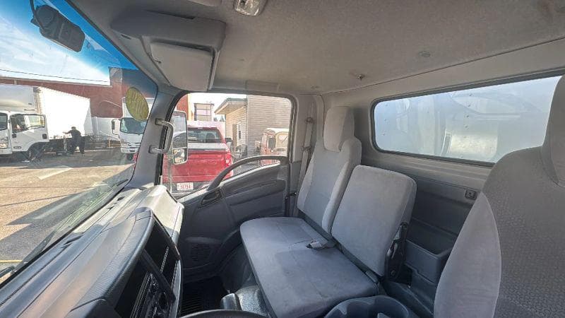 2019 Isuzu NPR image 12