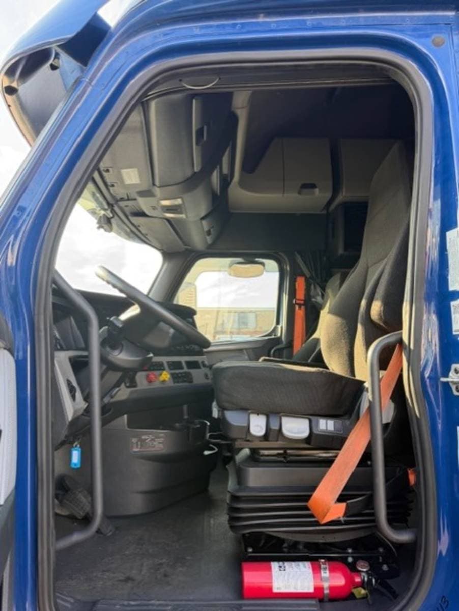 2020 Freightliner Cascadia 126 Sleeper Semi Truck - 72" Condo Sleeper, 505HP, 12 Speed Automatic image 6