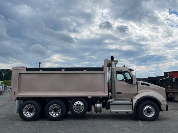 2025 Kenworth T880 image 11