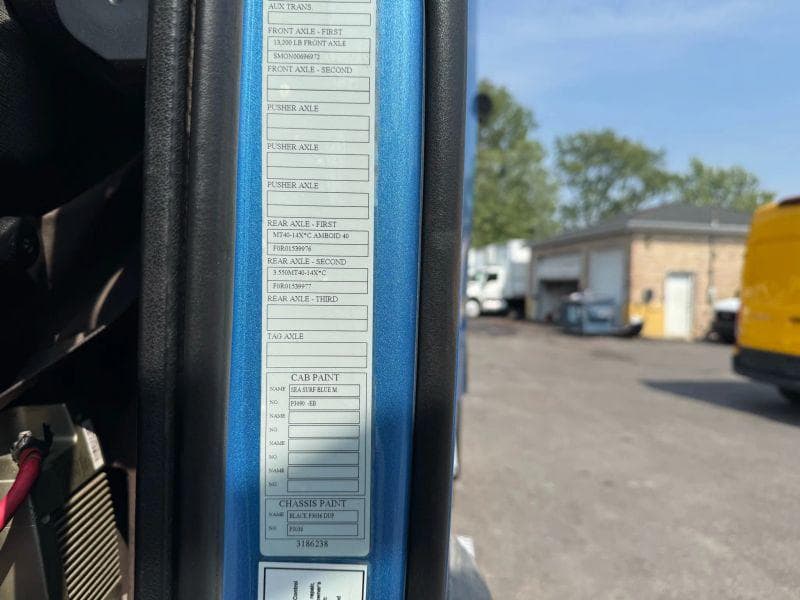 2012 Volvo VNL image 110