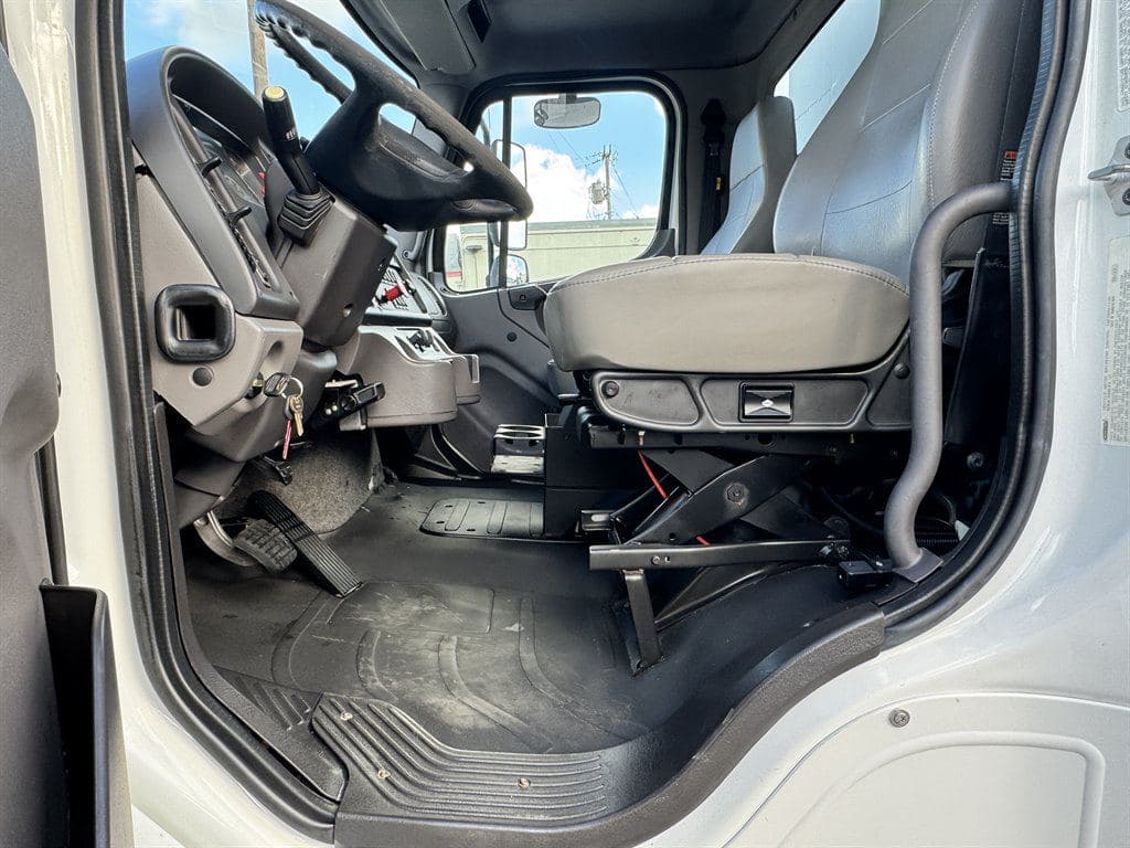 2014 Freightliner M2 106 image 59