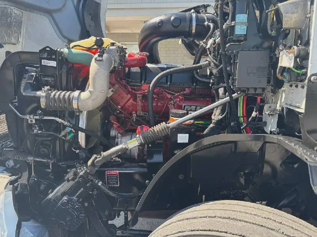 Used 2022 MACK Conventional - Sleeper Truck image 4