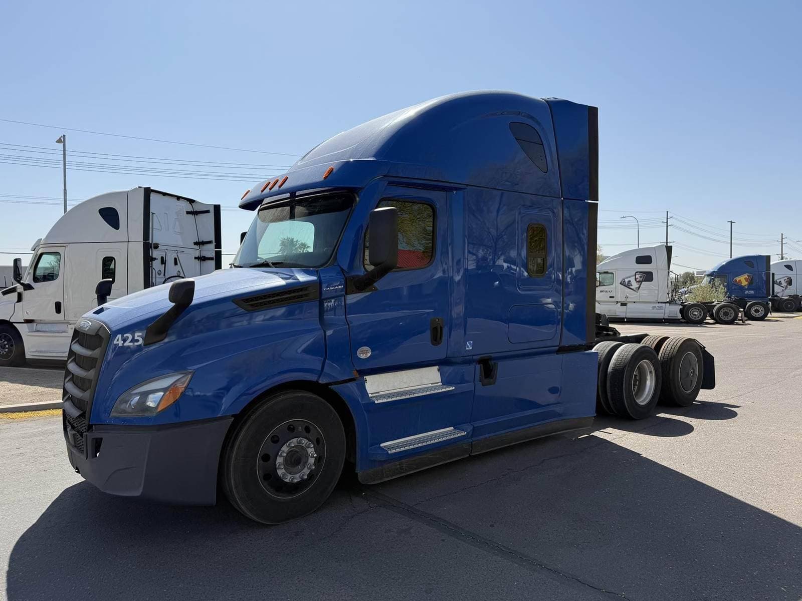 2022 Freightliner Cascadia image 2